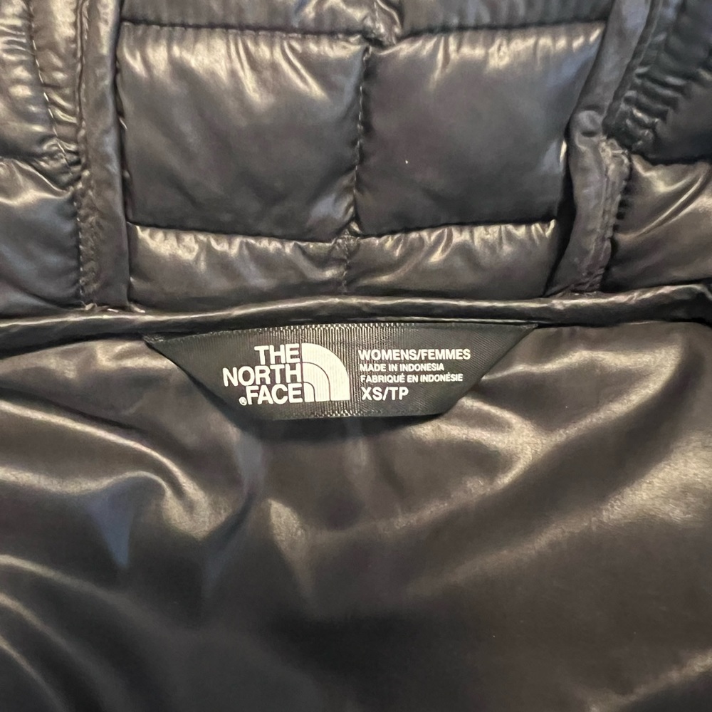 North face jacket - Picture 2 of 3